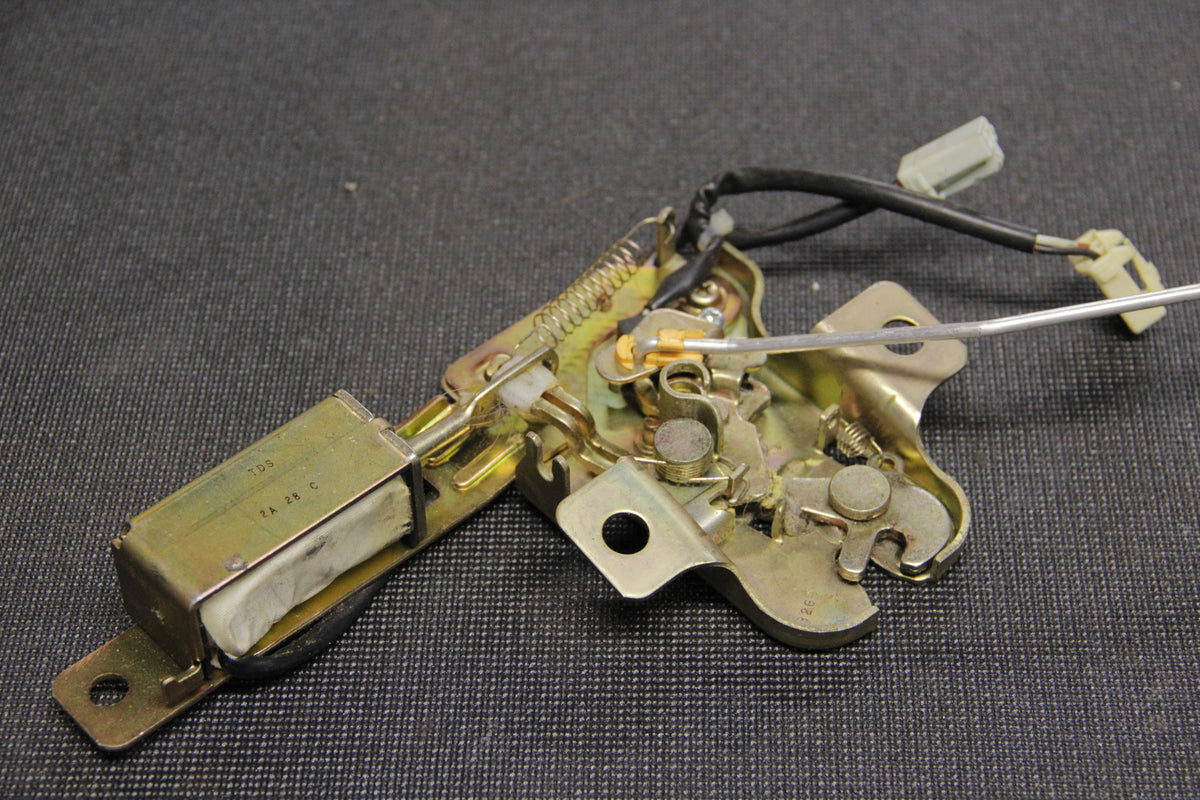 01-05 Trunk Latch