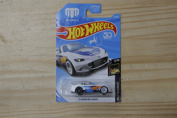 Hot Wheels 15 Miata White Mad Mike