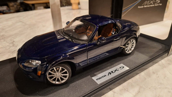 Autoart 1/18 Mazda Miata Diecast